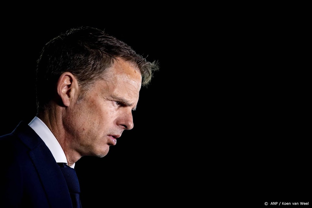 De Boer ziet Oranje niet in tijdnood komen met vijf verdedigers