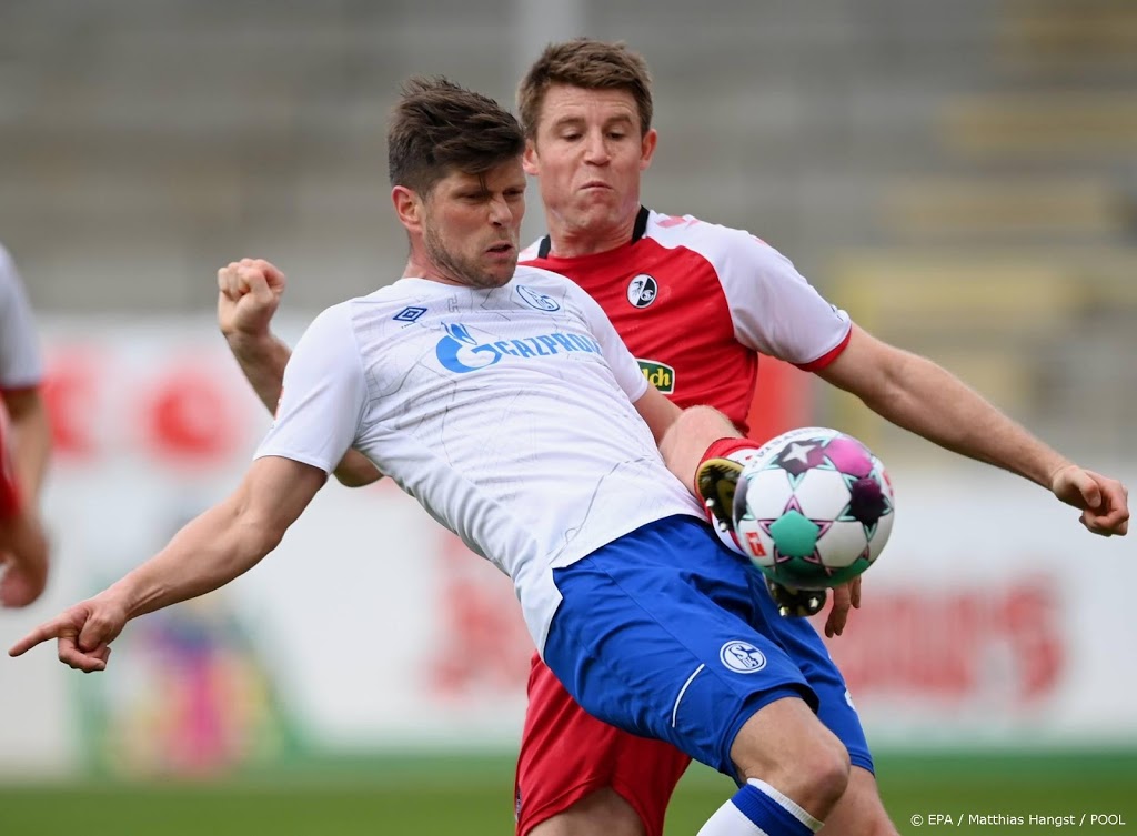 Schalke 04 neemt afscheid van Huntelaar