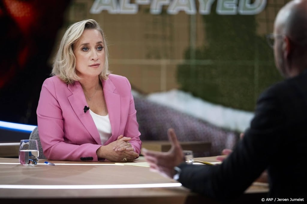 Veel aandacht voor kabinetsval op televisiezenders