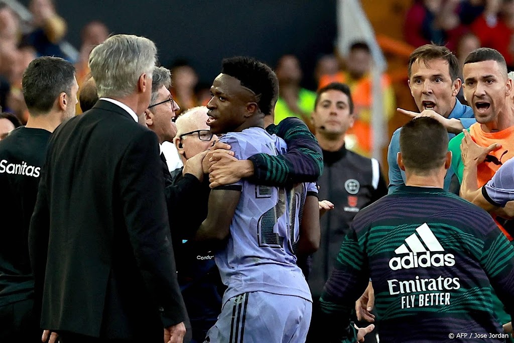 El País: Spaanse politie mag voetbalstadion ontruimen bij racisme