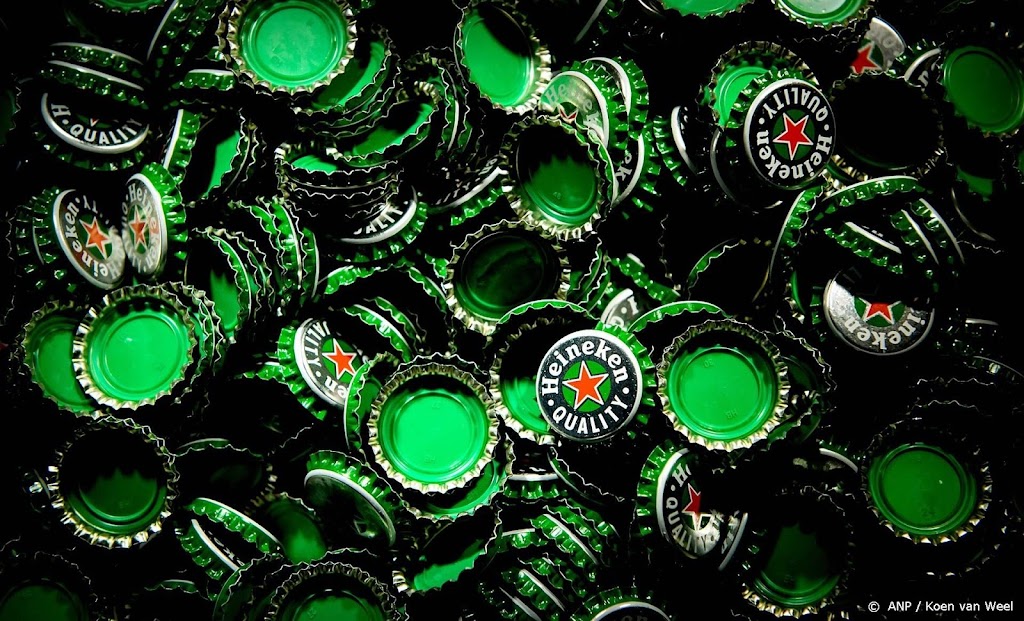 Heineken bij koplopers op hoger Damrak na verkoop frisdranktak