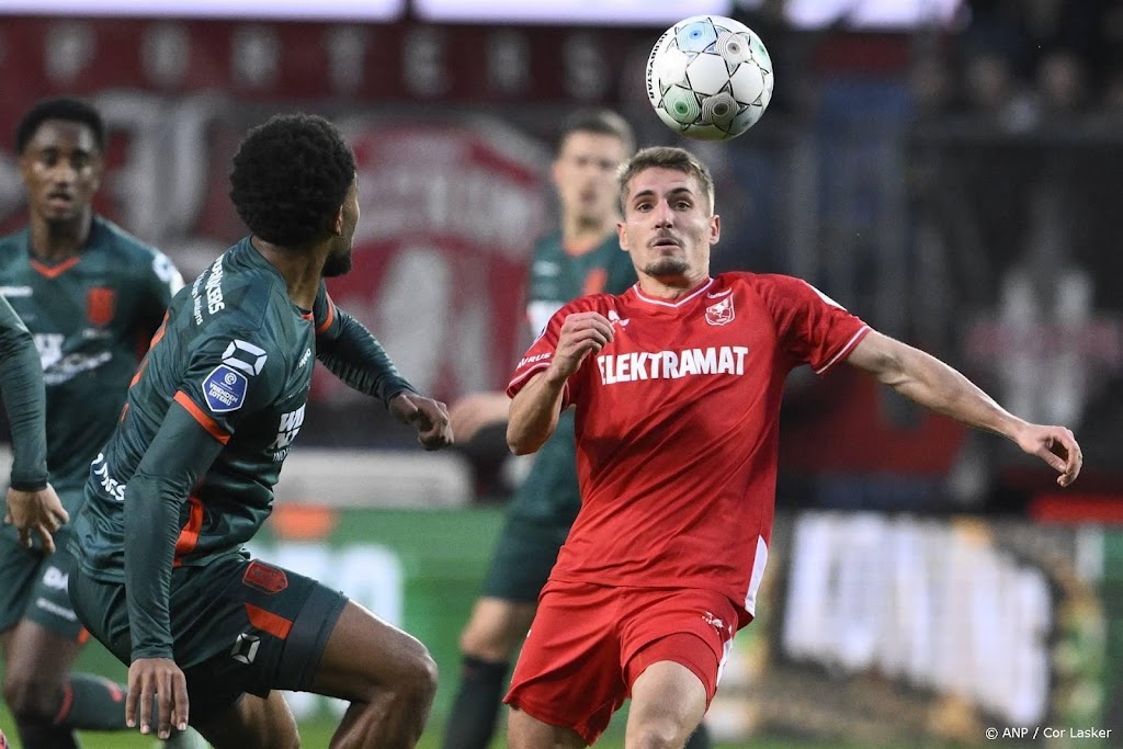 Sadílek mist bij FC Twente seizoensstart door ongeluk