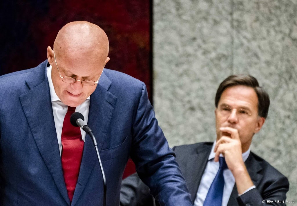 Grapperhaus kan aanblijven maar loopt wel fikse deuk op