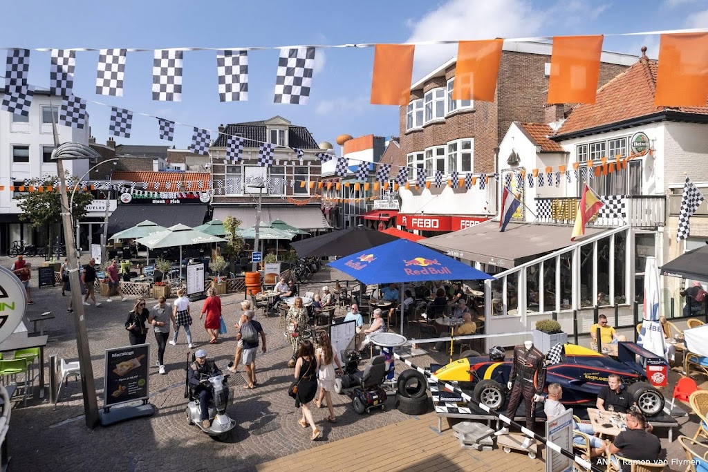 Centrum Zandvoort nog rustig, maar bezoekers genieten van sfeer
