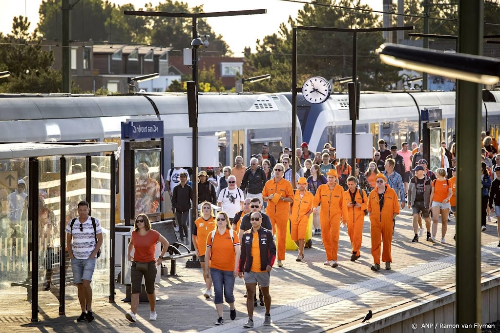 NS: druk maar beheersbaar op station Zandvoort door racefans