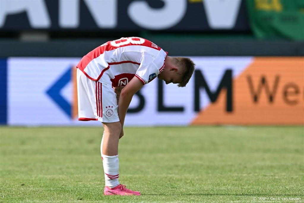 Ajax stelt met veel nieuwe spelers ook in Sittard teleur