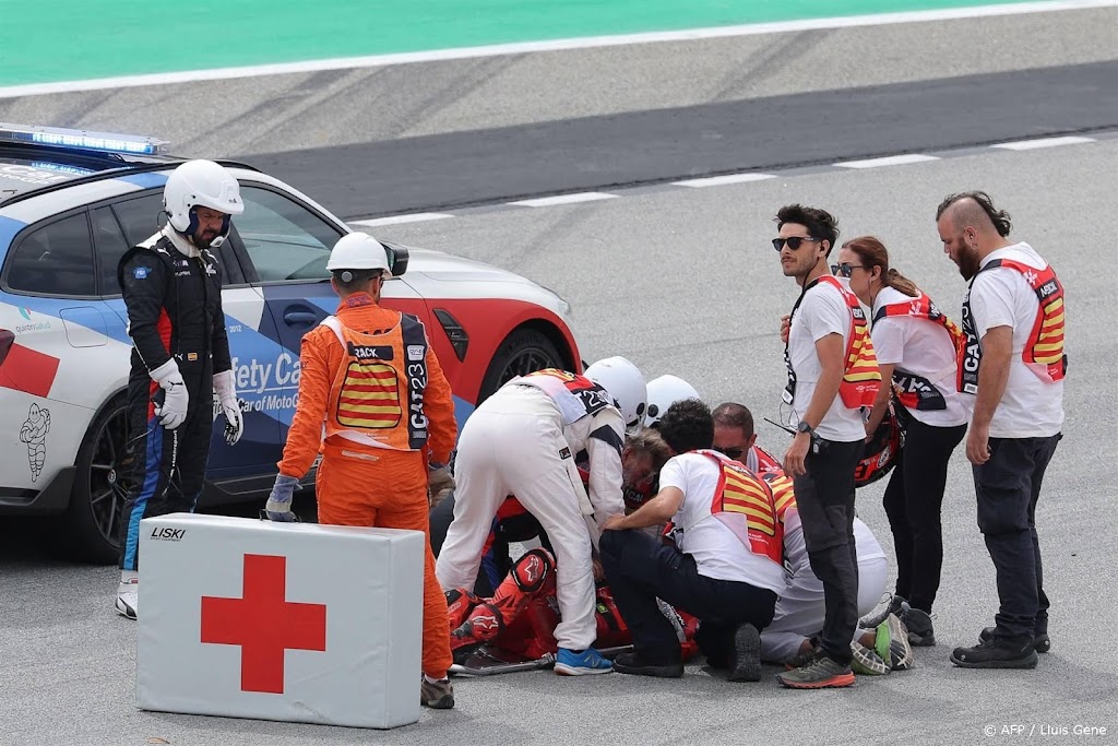 Wel kneuzingen, geen breuken bij MotoGP-kampioen Bagnaia na crash