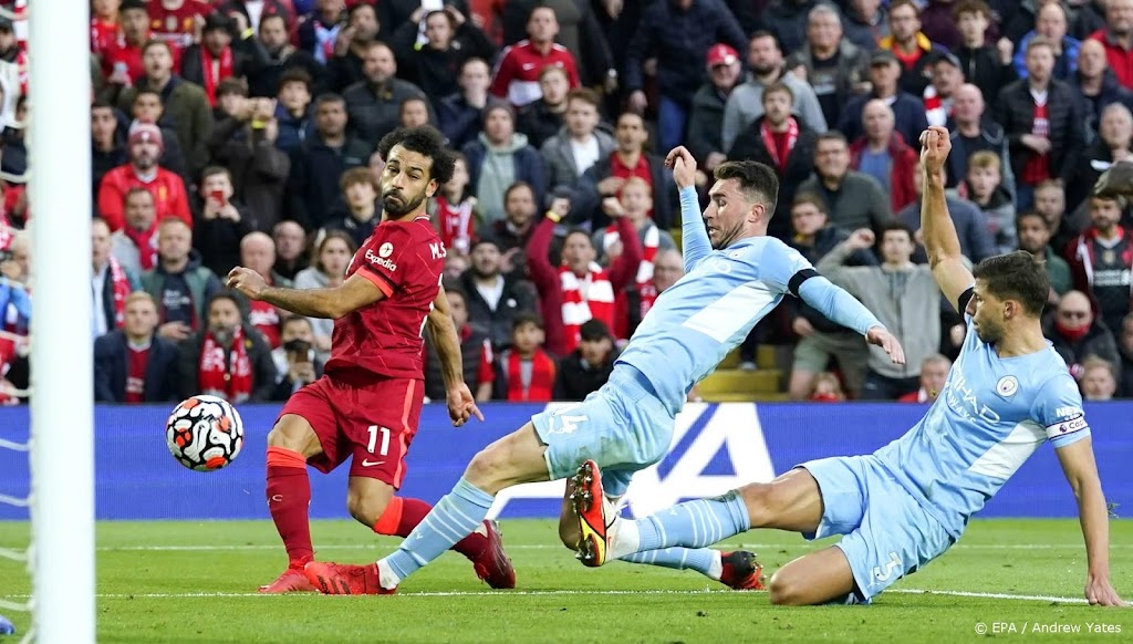 Liverpool speelt gelijk tegen Manchester City, Chelsea koploper