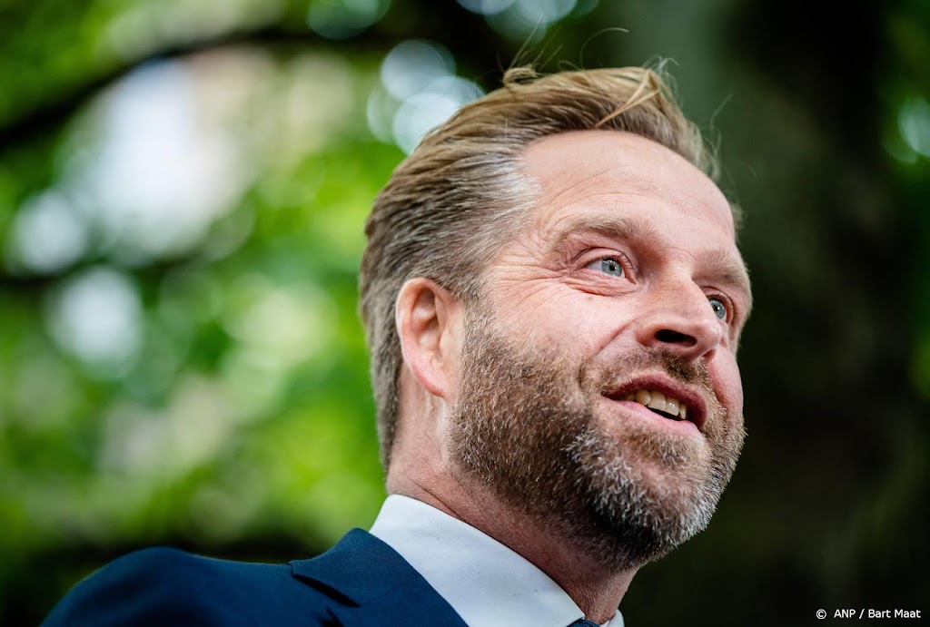Politie onderzoekt tweet met bedreiging aan adres De Jonge