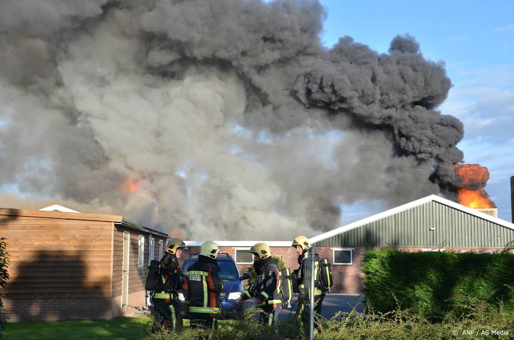 Bijna 30.000 kippen omgekomen door brand in schuur Assen