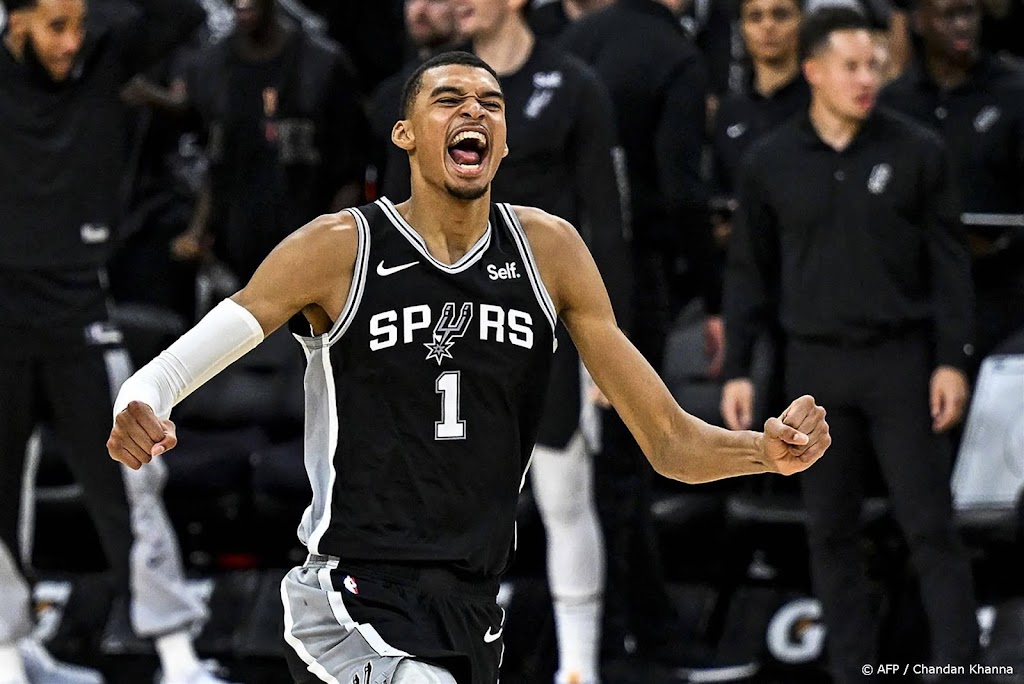 Wembanyama leidt Spurs in NBA met 38 punten langs Suns