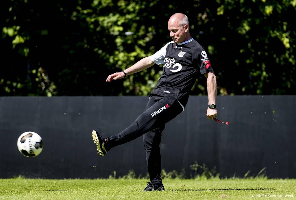 Assistent-trainer De Groot (NEC) herstelt na reanimatie