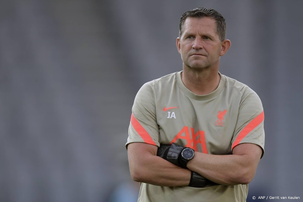 Keeperstrainer Achterberg verlengt contract bij Liverpool