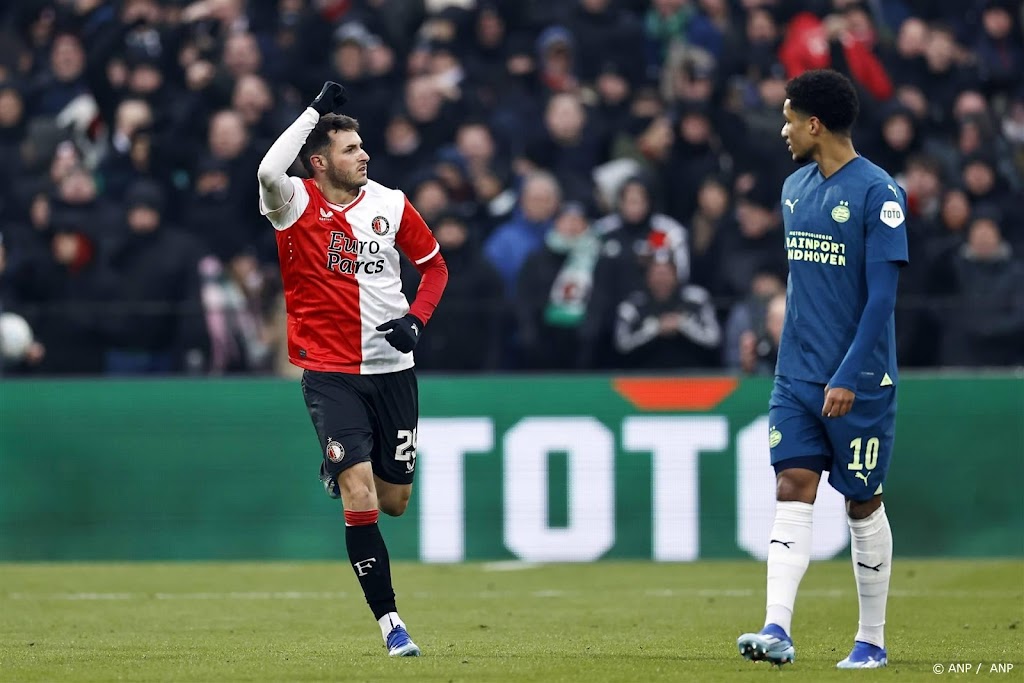 Giménez met dertigste treffer in rij met Kezman, Kuijt en Suárez