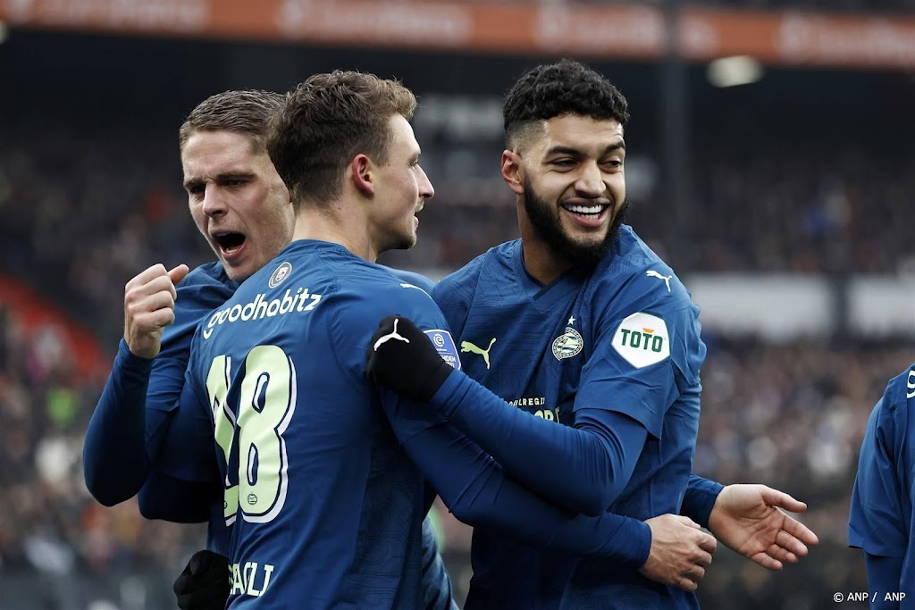 PSV vergroot voorsprong met zege bij Feyenoord tot 10 punten
