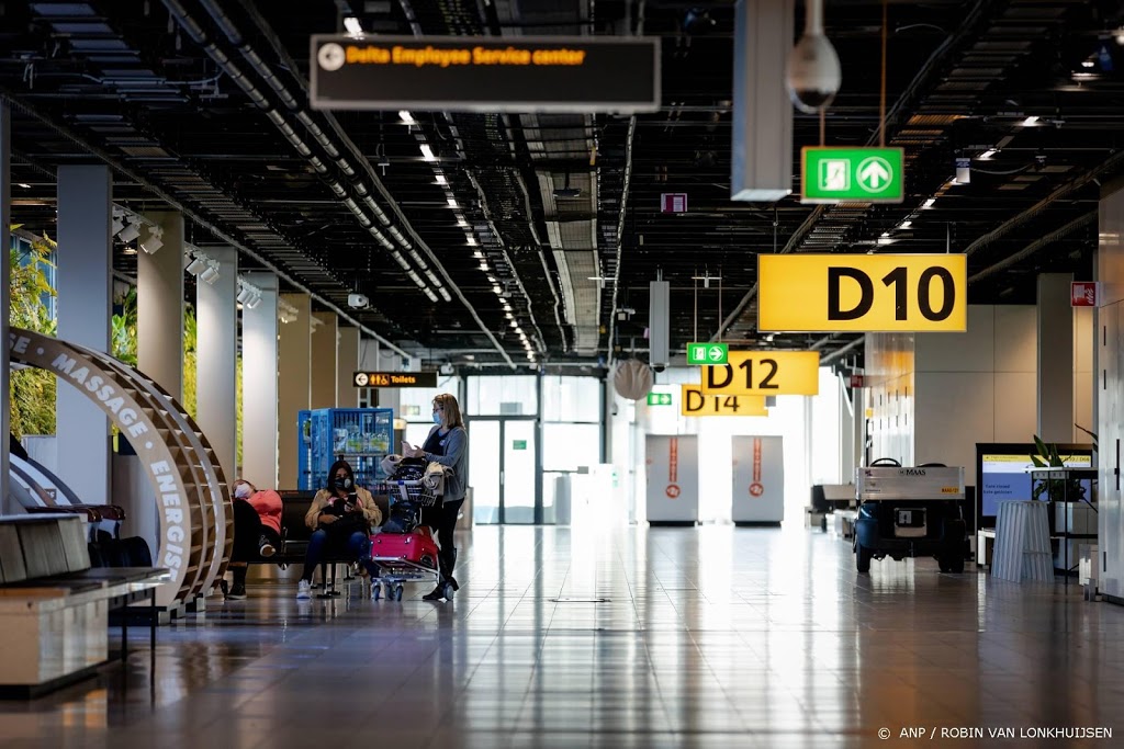 Passagiersvervoer luchthaven Schiphol gekelderd door coronacrisis