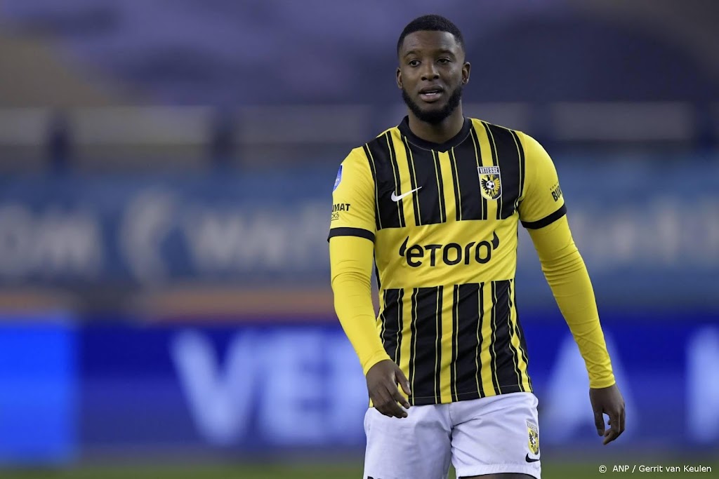 PSV heeft interesse in Vitesse-verdediger Bazoer