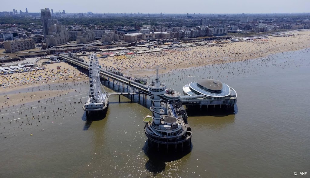 Gemeente Den Haag krijgt braillepluim voor gedichten op de pier