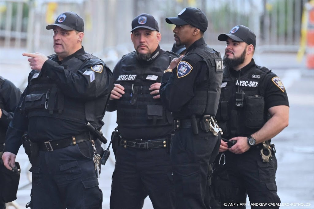 Politiebaas New York wil af van moderne uiterlijkheden