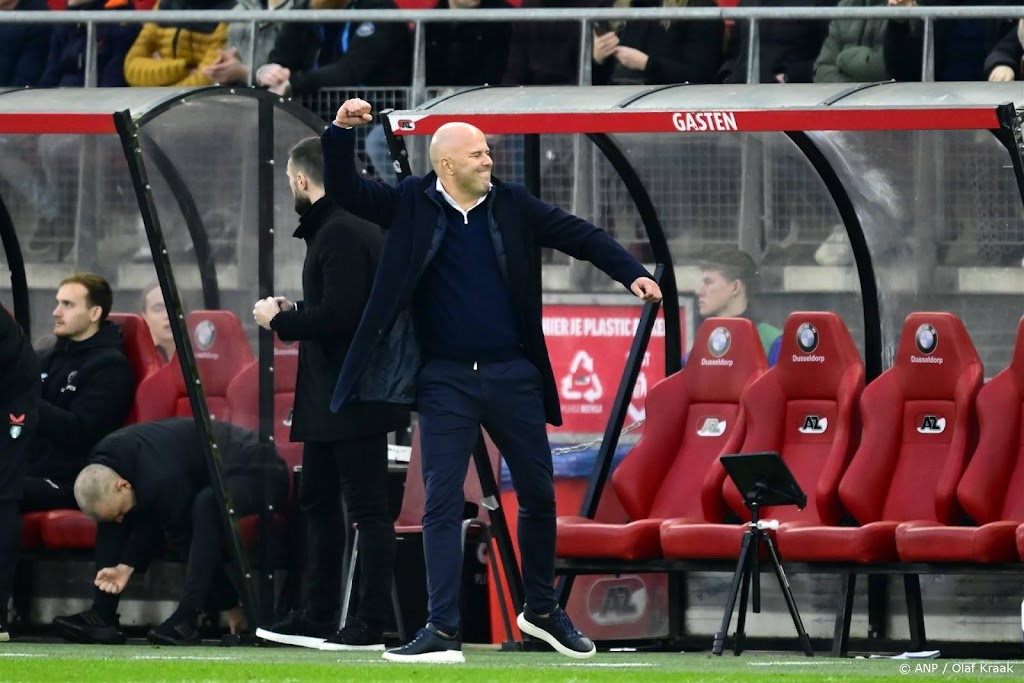Feyenoord schudt AZ van zich af in strijd om tweede plek