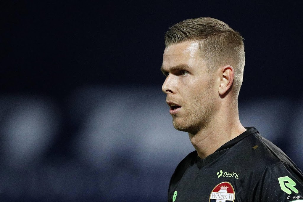 Ajax overweegt doelman Ruiter contract te geven