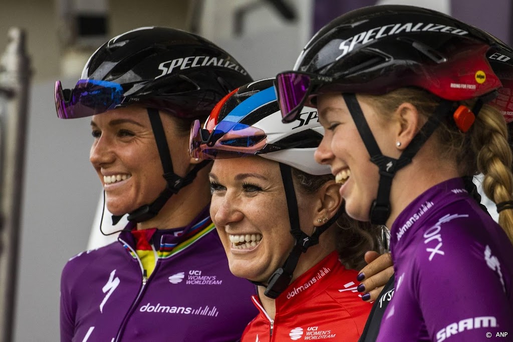 Wielrenster Uneken wint massasprint tweede rit Fryslân Tour