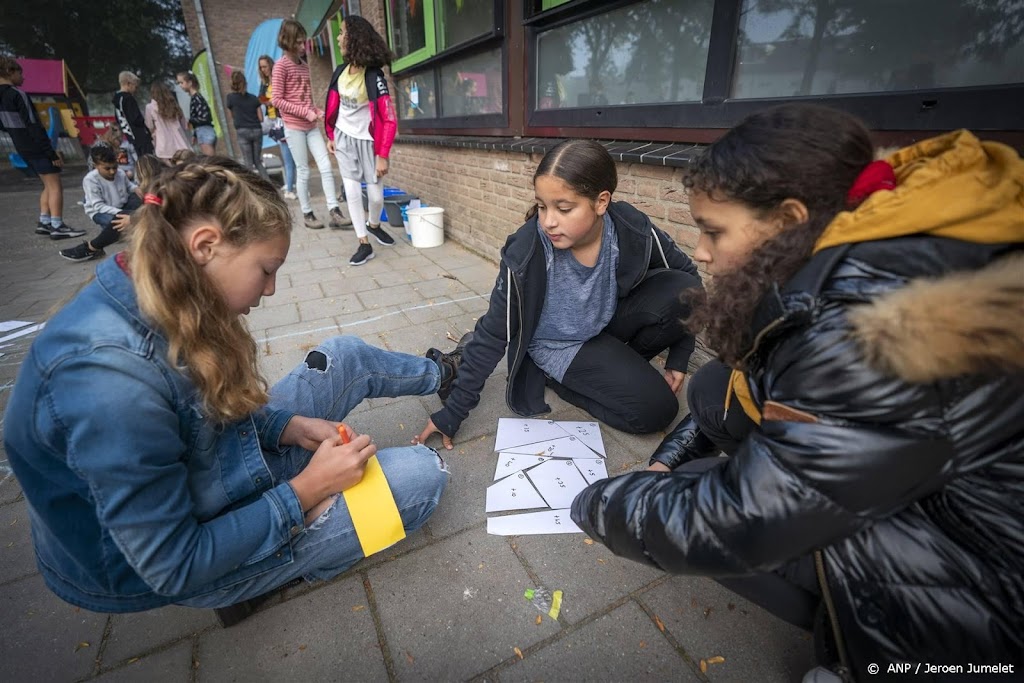 Duizenden leerlingen krijgen buiten les op Nationale Buitenlesdag