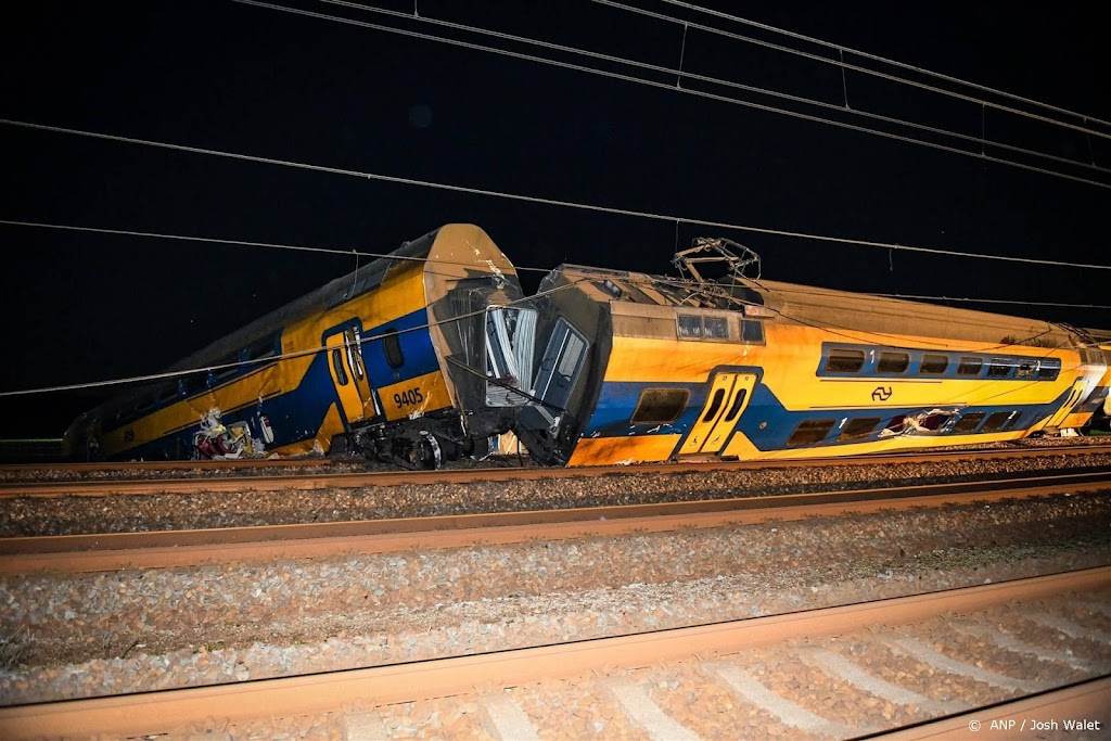 Tussen 10 en 20 mensen naar ziekenhuis na treinongeval