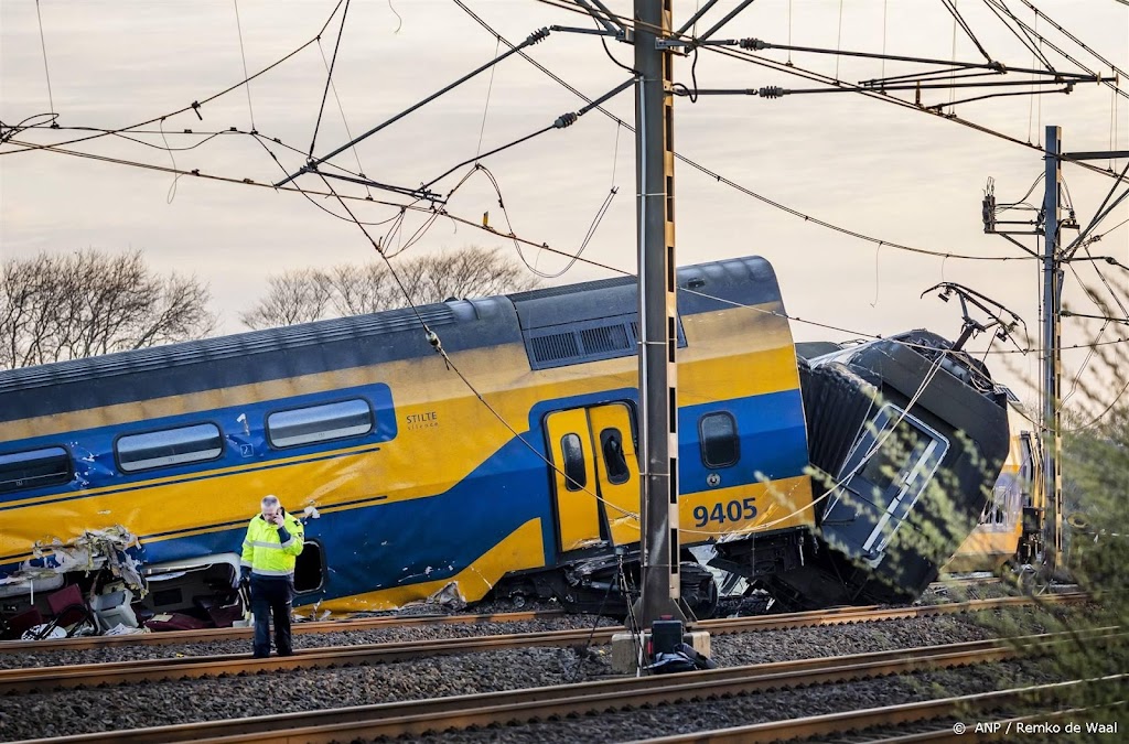 Premier Rutte spreekt van "vreselijk treinongeluk" Voorschoten