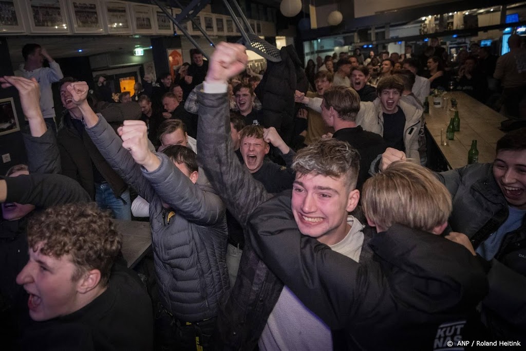 Spakenburg waarschuwt fans voor 'domme en schadelijke acties'