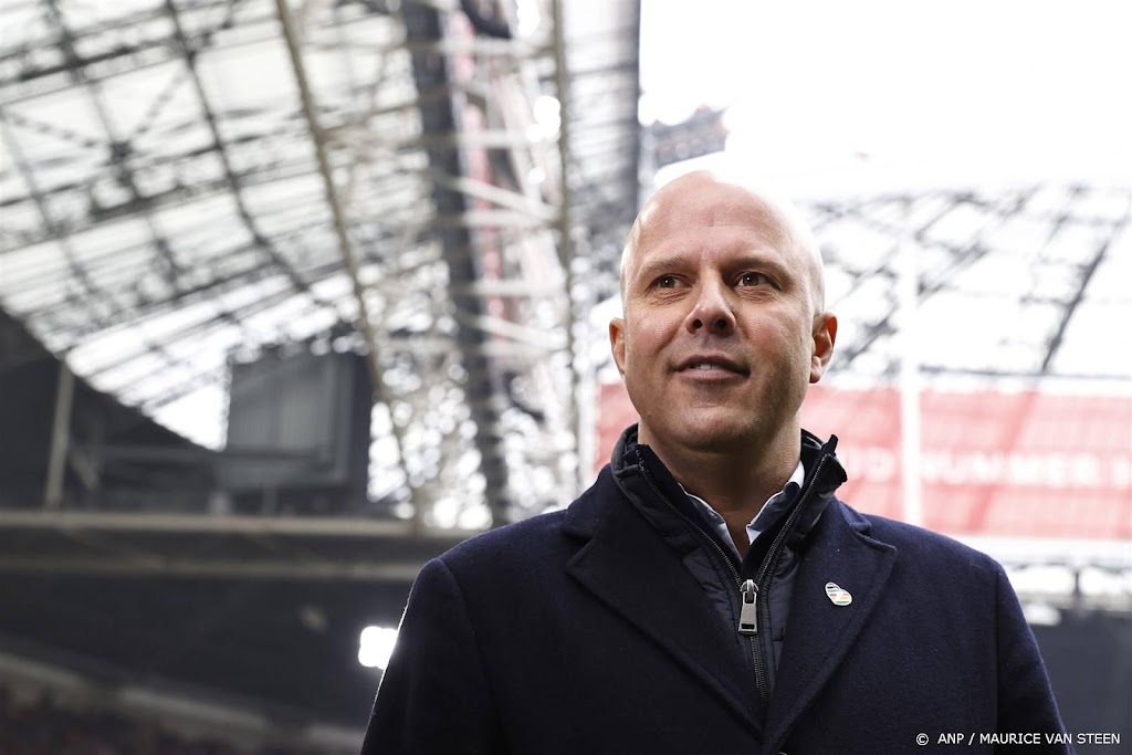 Trainer Slot hecht weinig waarde aan favorietenrol van Feyenoord