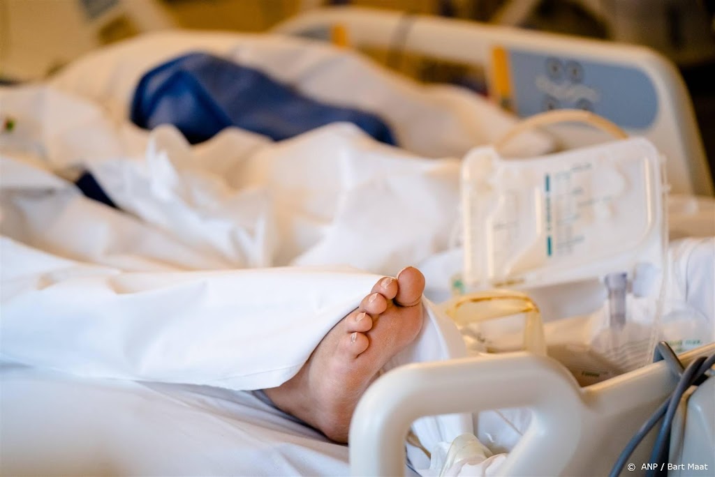 Aantal ziekenhuisopnames vanwege corona daalt verder