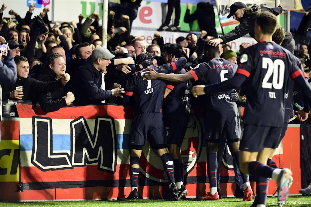 PSV beëindigt bekeravontuur Spakenburg en staat weer in finale