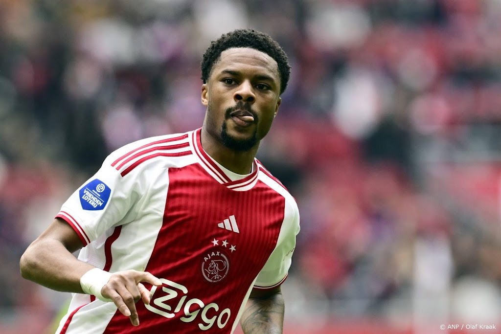Ajax mist geblesseerde Akpom tegen Go Ahead Eagles