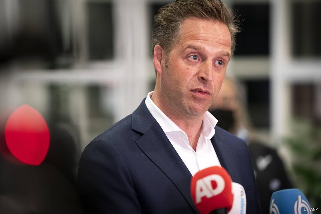 De Jonge wil vaccinatiebewijs nog voor zomer geregeld hebben