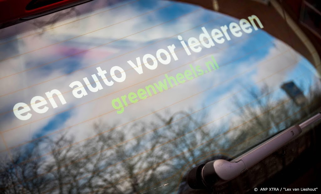 'Corona jaagt ov-reiziger de deelauto in'