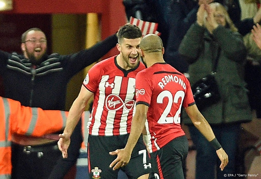 Aanvaller Long langer bij Southampton
