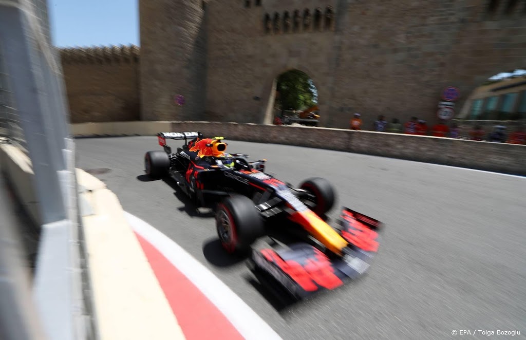 Teamgenoot Pérez sneller dan Verstappen in tweede training Bakoe