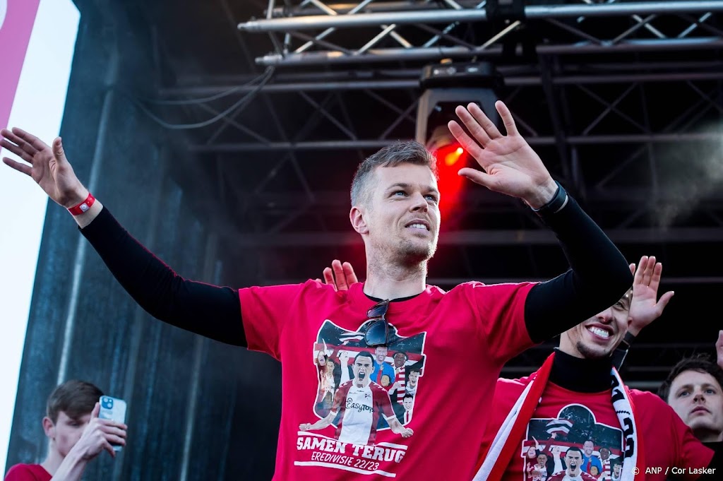 Aanvoerder Veldmate (33) blijft jaar langer bij FC Emmen