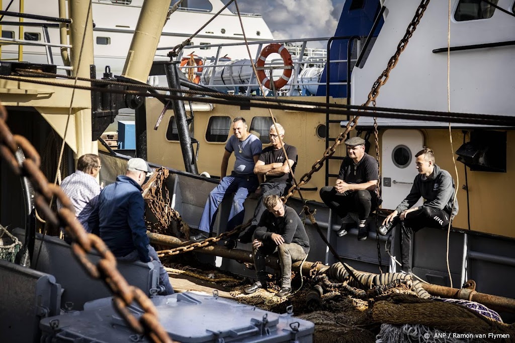 Vissers sluiten zich aan bij stikstofprotesten met havenblokkade