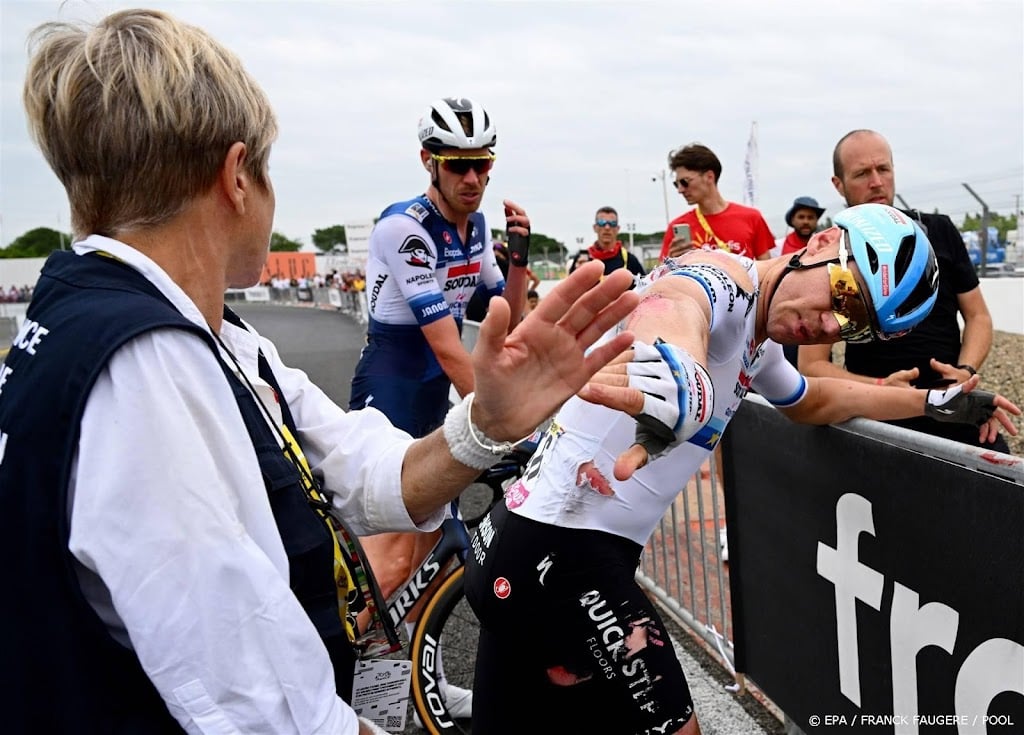 Schaafwonden voor Jakobsen na val in sprint vierde rit Tour