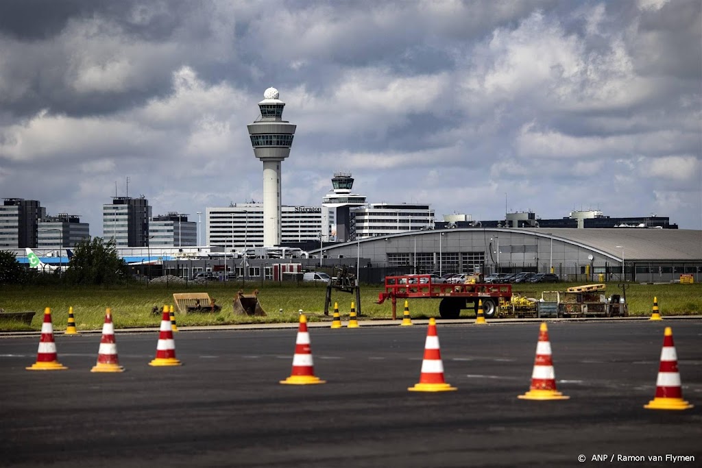 Deel woensdagochtend geen landingen op Schiphol om slecht weer