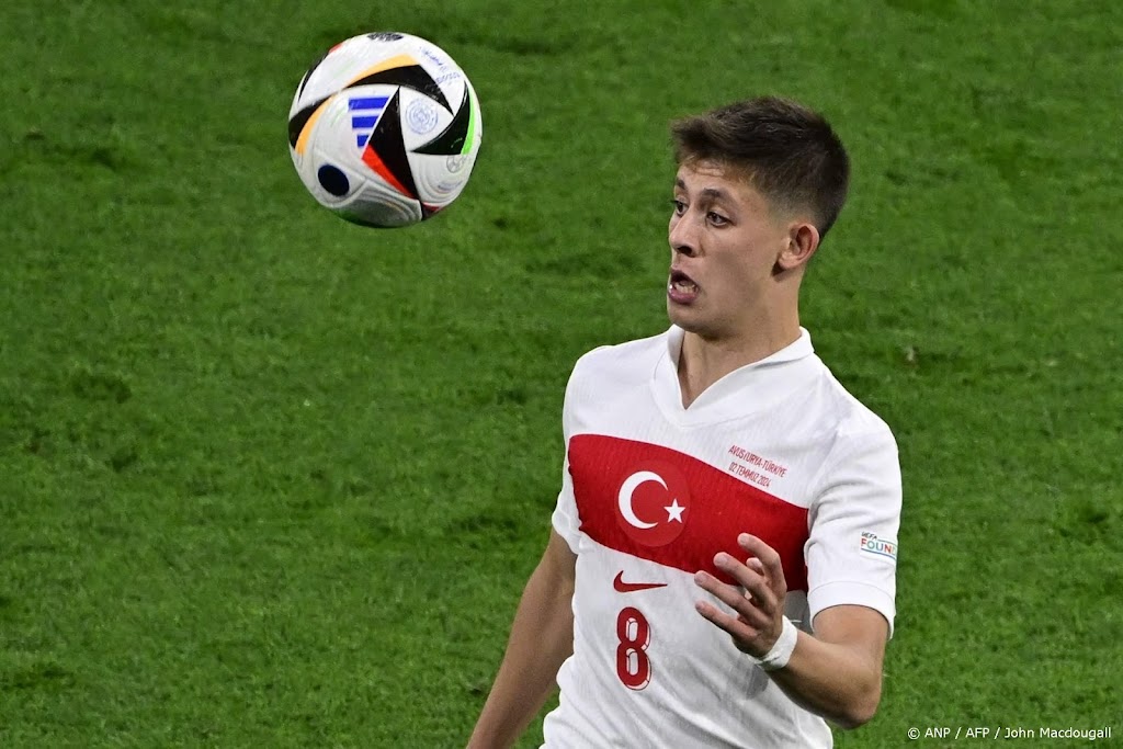 Turkije rekent in 'thuisduel' op fans, passie en 'Turkse Messi'
