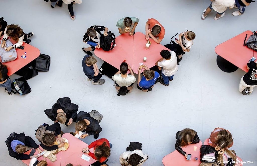 Onderzoek: leerlingen met coronaklachten gaan toch naar school