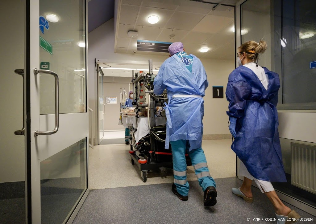 Eerste daling aantal opgenomen coronapatiënten in drie weken