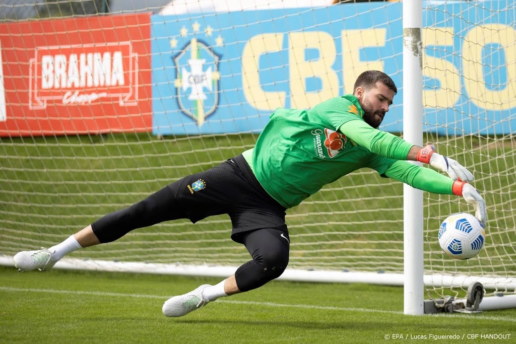 Liverpool verlengt contract met doelman Alisson tot 2027
