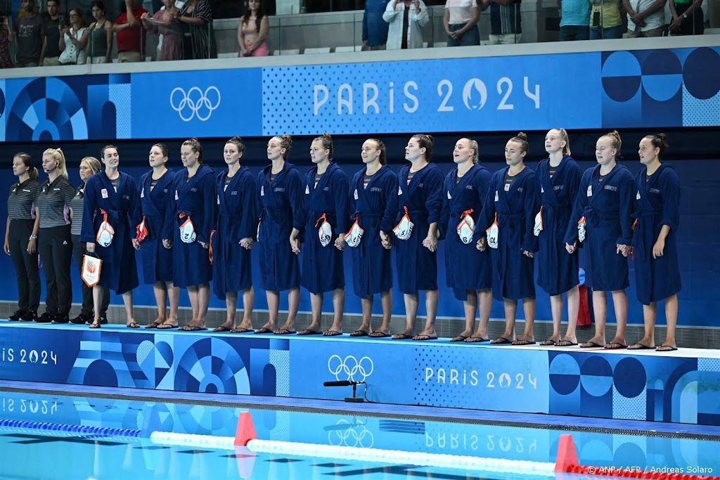 Waterpolosters sluiten groepsfase af met ruime zege op Canada