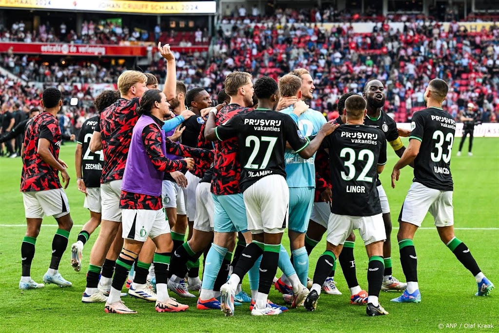 Feyenoord profiteert van defensieve problemen PSV
