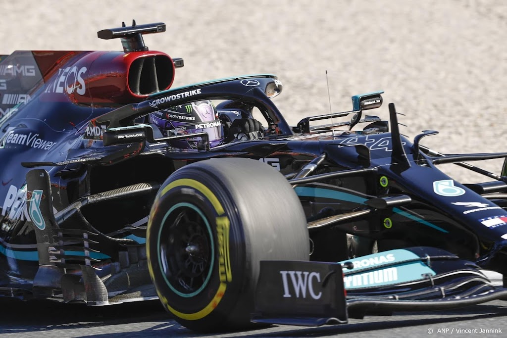 Lyrische Hamilton gunt rivaal Verstappen de poleposition