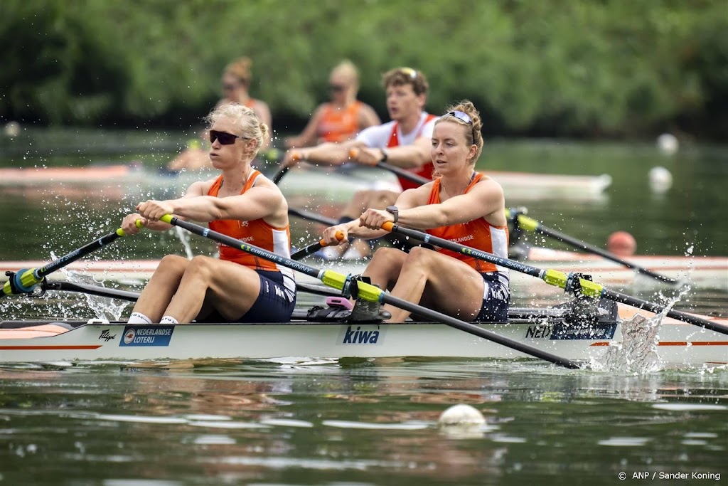 Vijf Nederlandse boten als winnaar door op WK roeien